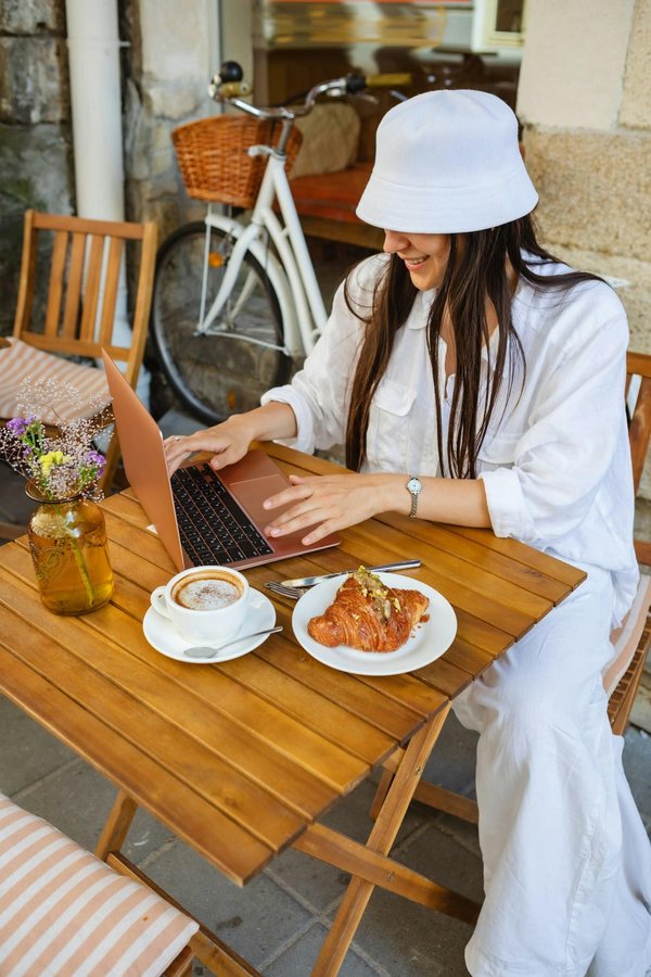 Quels modèles de maillots de bain une-pièce conviennent pour le surf tout en restant chic?