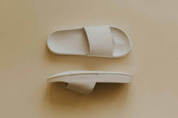 Claquette requin : l'accessoire tendance et confortable pour l'été